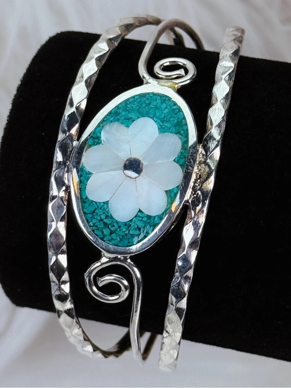 Alpaca Mexico, Silver Turquoise mother-of-pearl, inlay Floral Cuff Bracelet